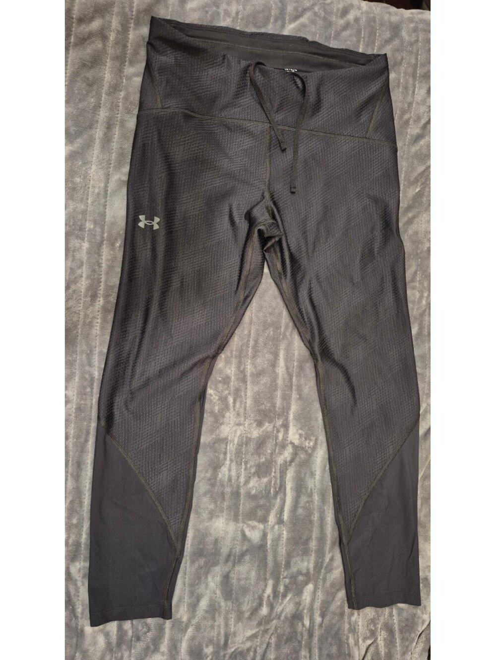 Under Armour Women’s Size Large Black Textured Crop Leggings